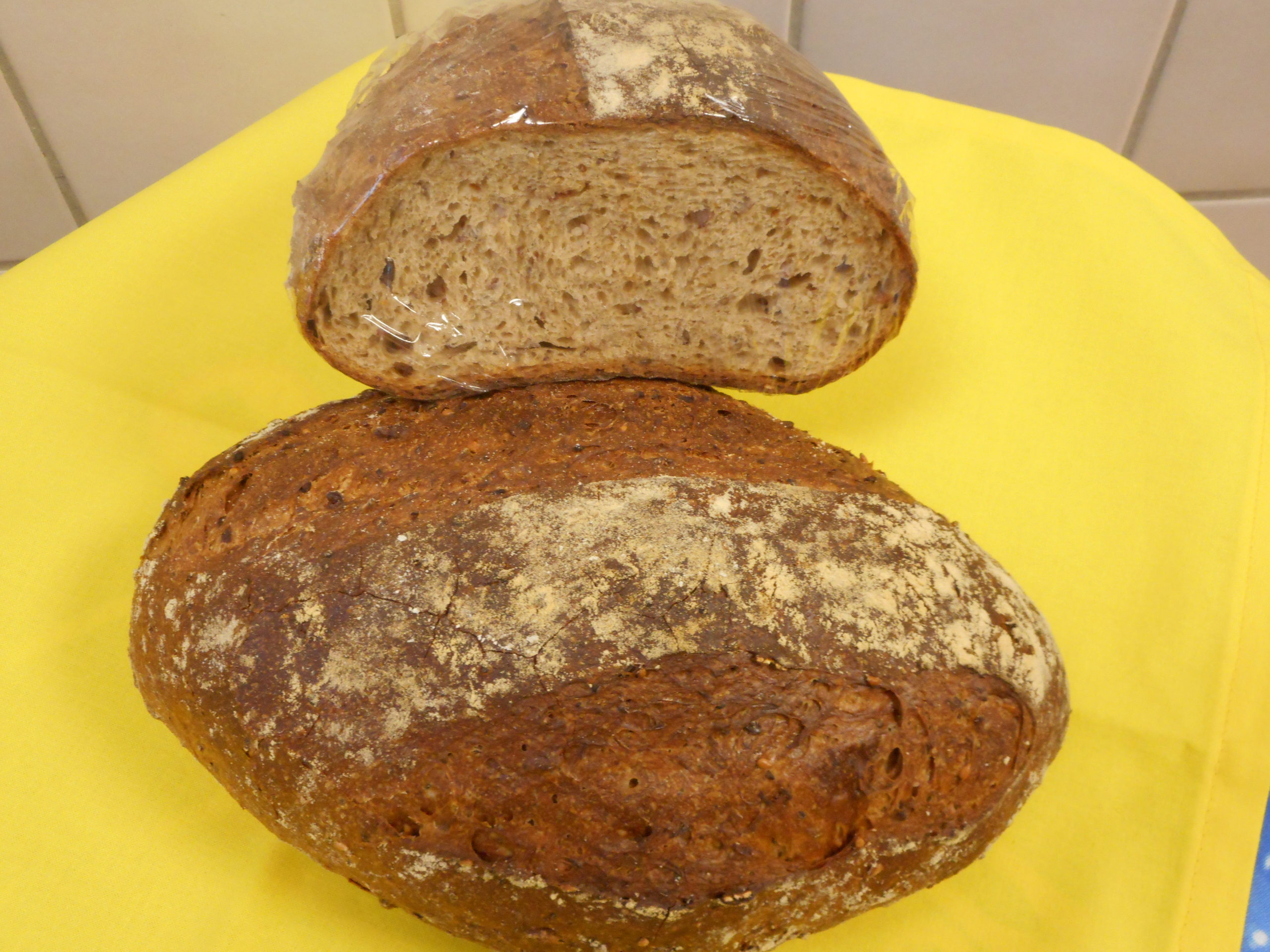 Wildes Reisbrot (mit Camarque Reis) Monatsbrot April › Znuenibeck